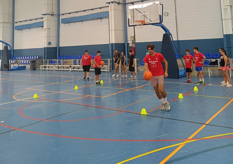 Familia del Club Apolana entrenando junta