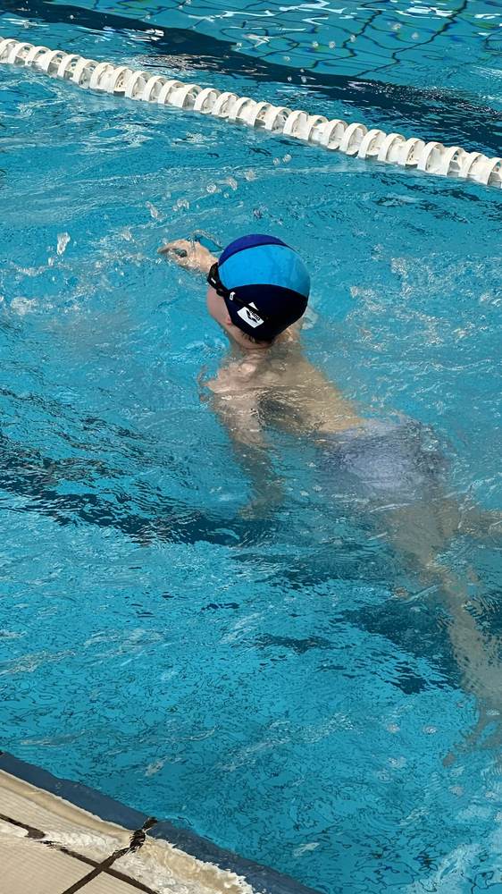 Entrenamiento de natación en la piscina de Monte Tossal